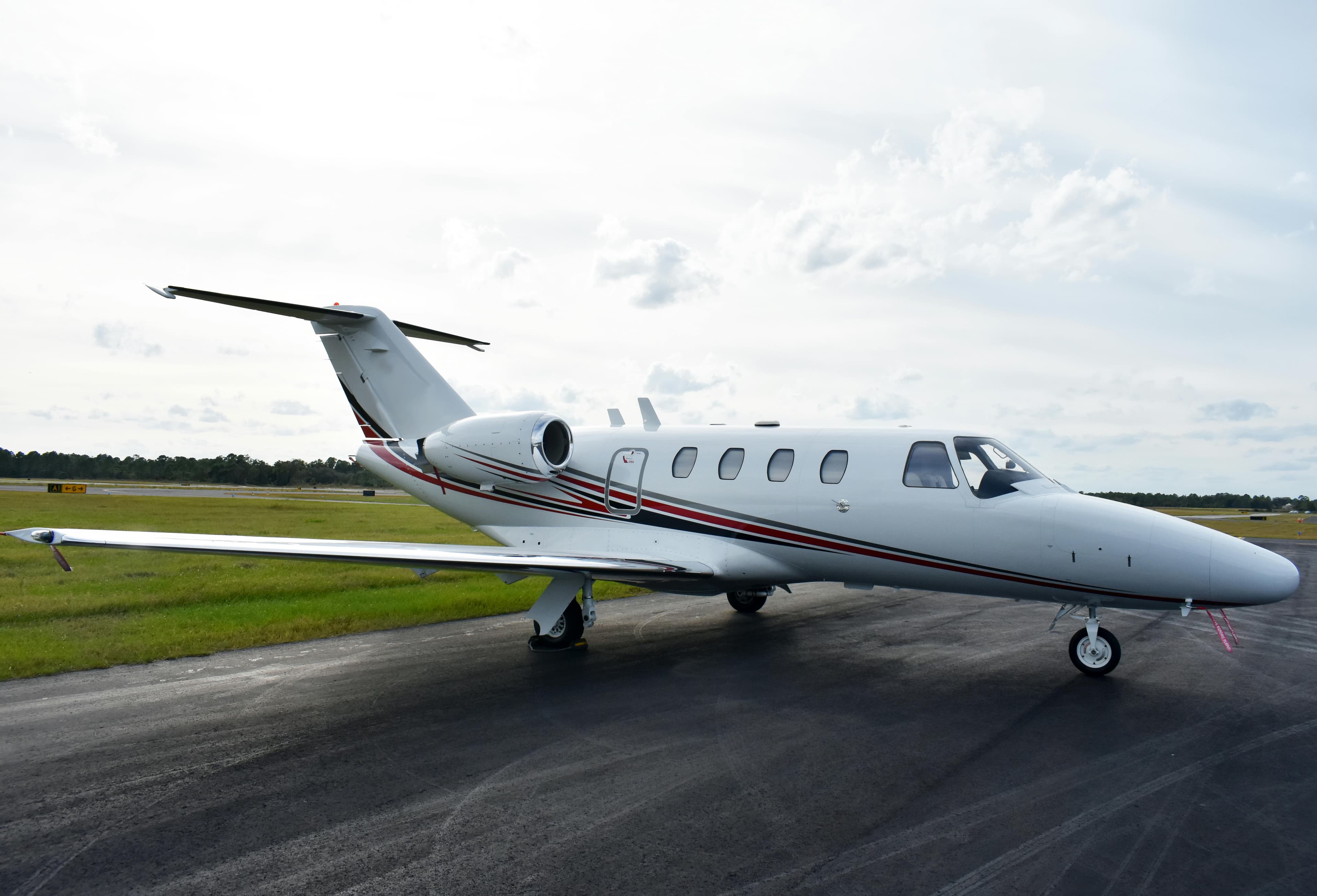 Light Jets - Light jets are ideal for short to medium-range private jet charter flights. Typically seats 6-8 pass
